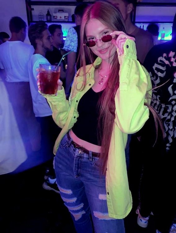 красивый мужчина в костюме. девушки без пафоса. жизнь без пафоса. цитаты про пафосных людей. пафос мем.