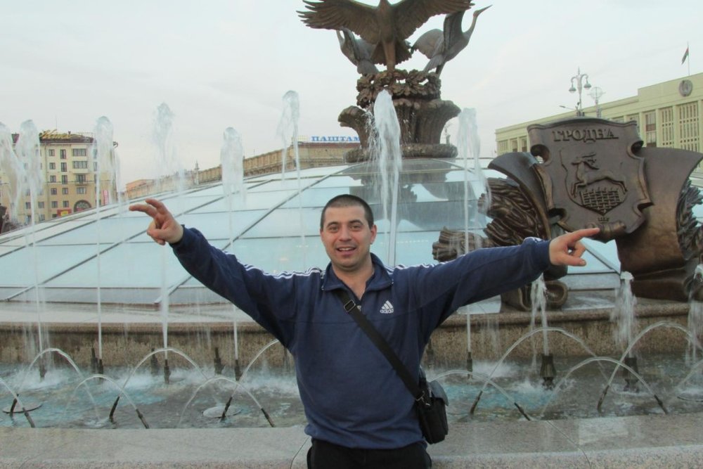 Генерал гордеев евгений казимирович. Брянск иконка. Медаль брянску 825 лет. Олд брянск. Баннер для мужской парикмахерской.