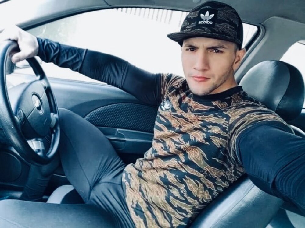 Знакомства с богатыми мужчинами в москве. Красивый парень на авто. Красивый мужчина в машине. Симпатичный парень. Симпатичный парень в машине.