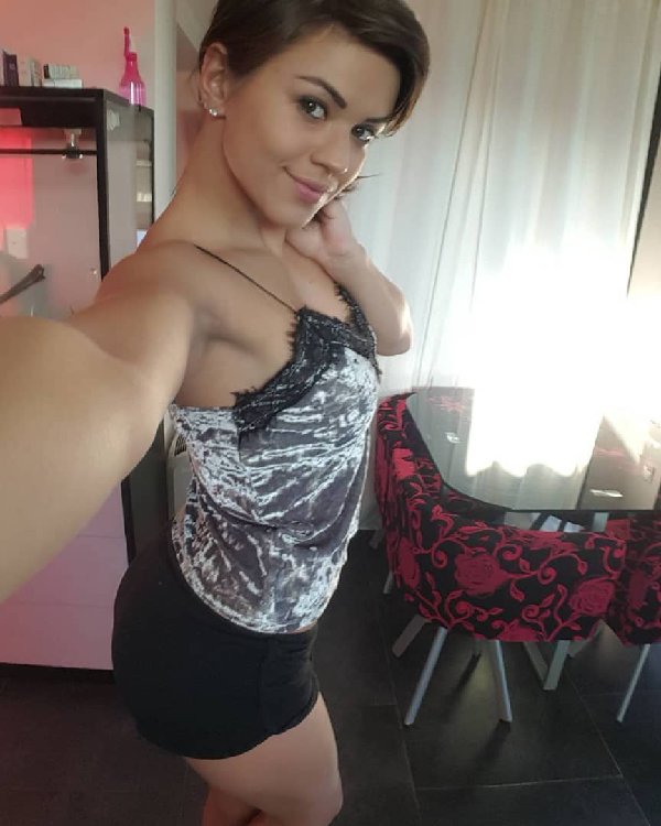 Vic alouqua. Victoria Alouqua. Vic Alouqua 2022. Vic Alouqua фото. Vicalouqua биография
