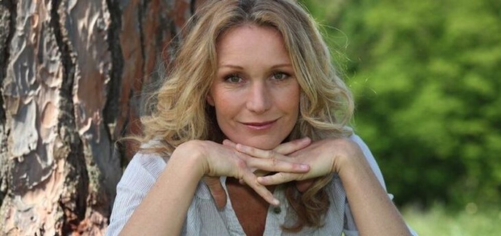 Красивые женщины за 40. Красивые взрослые женщины. Линдси гибсон. Букет "женщине". Красивые женщины после 40.