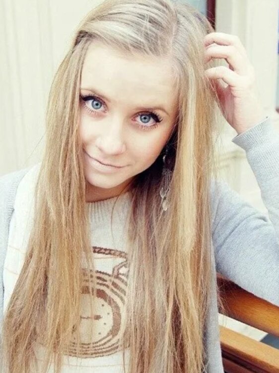 16 а сейчас 15. Одинаковые девушки. Красивая девушка одна и таже. Красивые одинаковые девочки