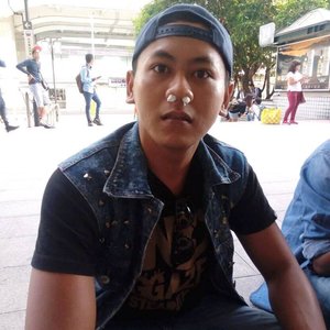 Sidhu moose. Китайский инструмент похожий на гусли. Хуцинь струнный музыкальный инструмент. Sihu. Sihu.