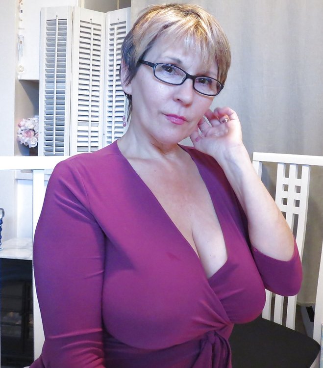 Елена, 54 years, Ukraine, Kyiv, would like to meet a guy at the age of 18 -...