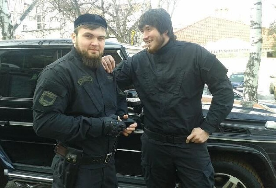 Чеченцы сильнее. Охрана Умара Джабраилова.