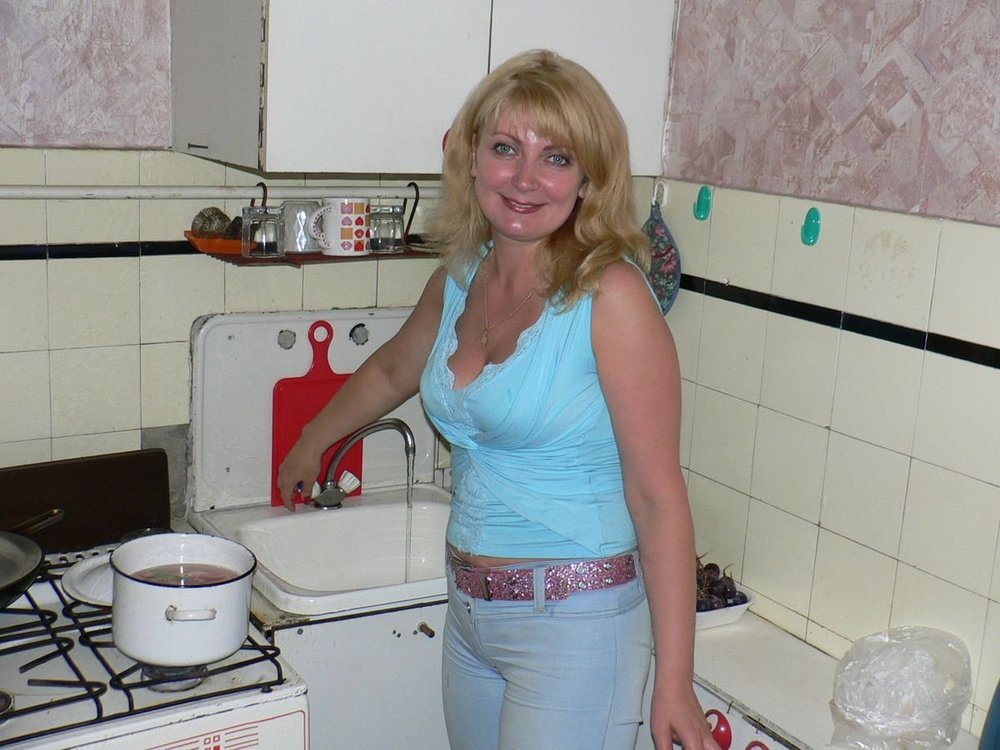 Киска домашнее мама. Зрелая русская блондинка. Домашнее фото Елены.